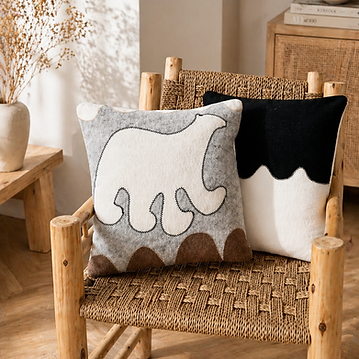 coussin en feutre by haudeclaire de montfort.PNG