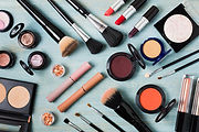 lay-out-huge-decorative-cosmetic-set.jpg
