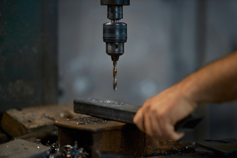 process-creating-metal-fence-with-special-tools.webp