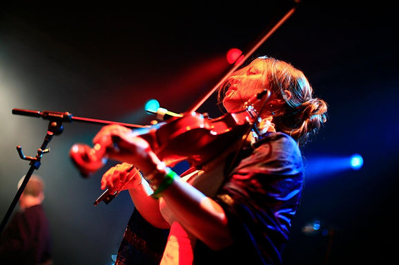 ST PETROC'S SESSIONS: ELIZA CARTHY & THE RESTITUTION