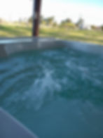 Jacuzzi de fribra de vidrio encendido