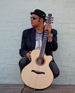Raul_Midon_(c)_Steven_Parke_05.jpg