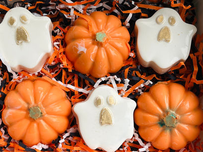 Halloween chocolate Oreos