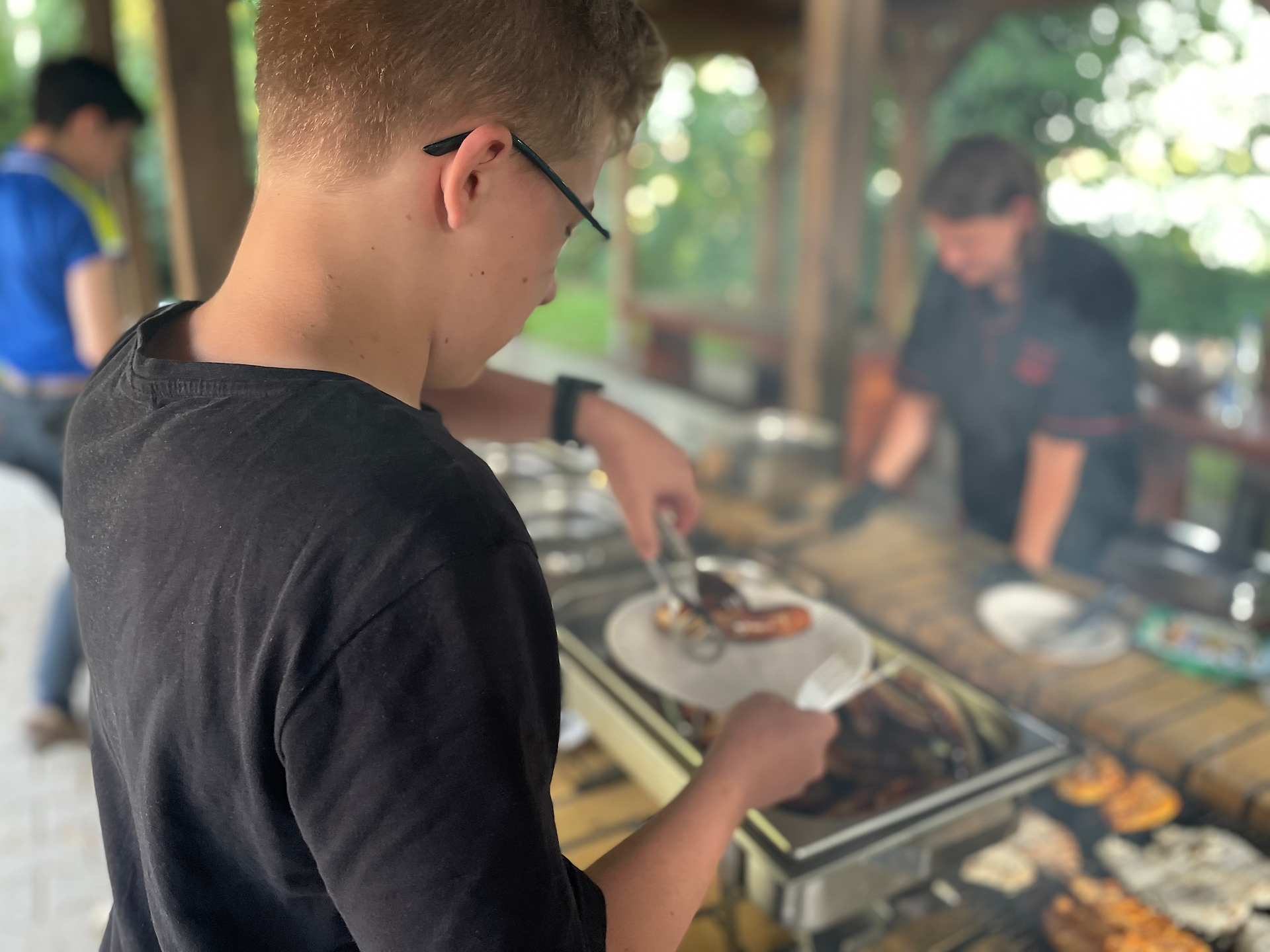 Evening barbecue with students and coaches at the class-trip location.