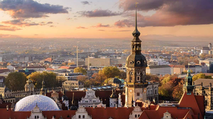 Englisch Klassenfahrt mit Level Up English: Schülergruppe lernt spielerisch Englisch mit Native Speakern während einer spannenden englisch Projektwoche