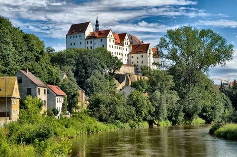 Kinder im Englisch-Feriencamp „Academy of Magic“ auf Schloss Colditz – Sprachcamp mit Native Speakern, Theater, Zauberspaß und kreativen Workshops in historischer Kulisse.