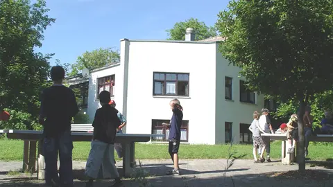 Students exploring Mühlhausen’s historic city wall during an English school trip in Thuringia