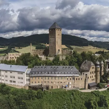 Kinder erleben das Academy of Magic Daycamp in Thallichtenberg in Rheinland-Pfalz nahe dem Saarland