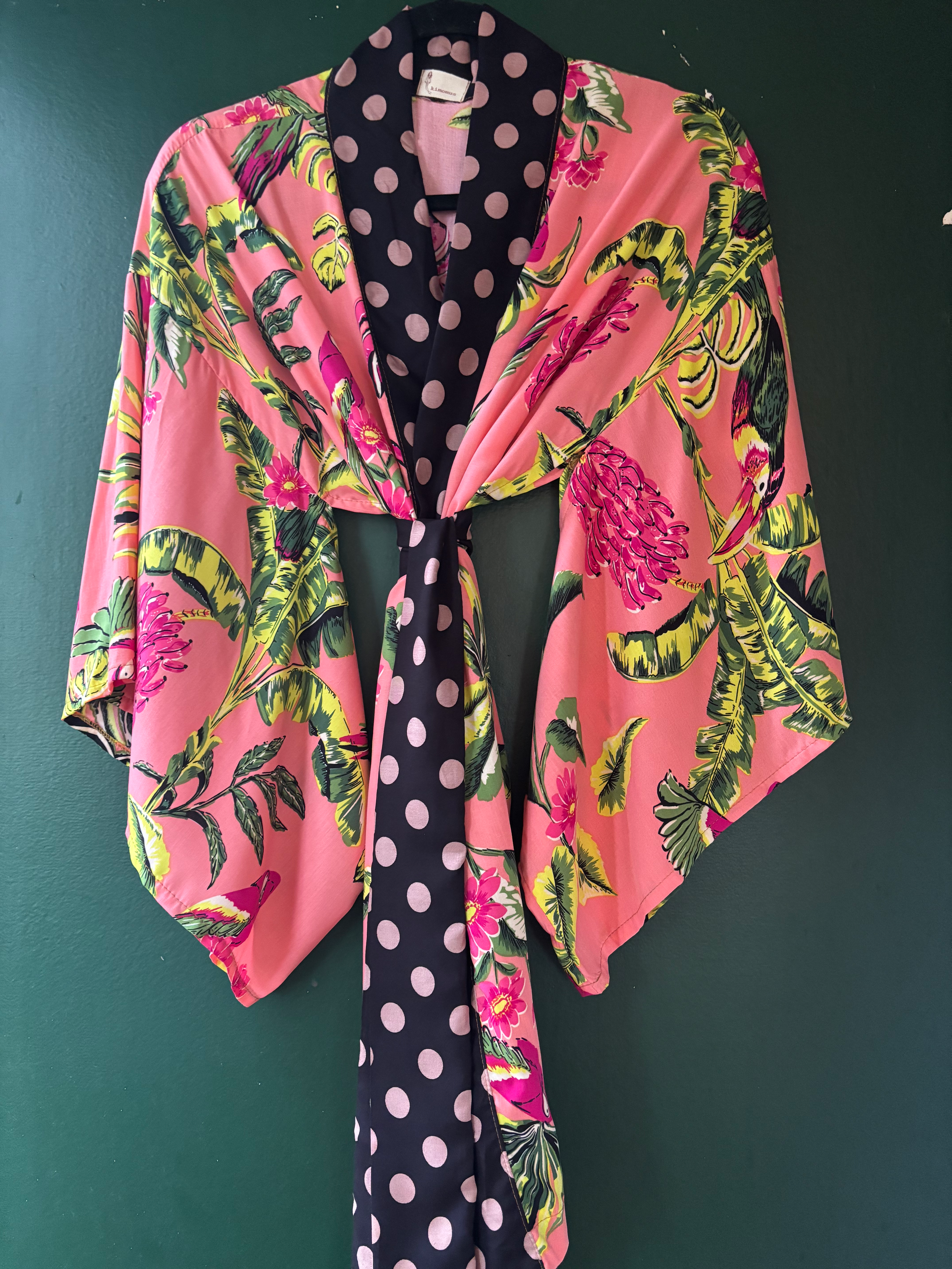 Kimono curto floral rosa 