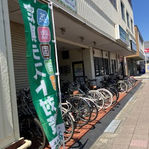 定期テスト対策のぼりと生徒の自転車多数