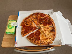 おひるはドミノピザ