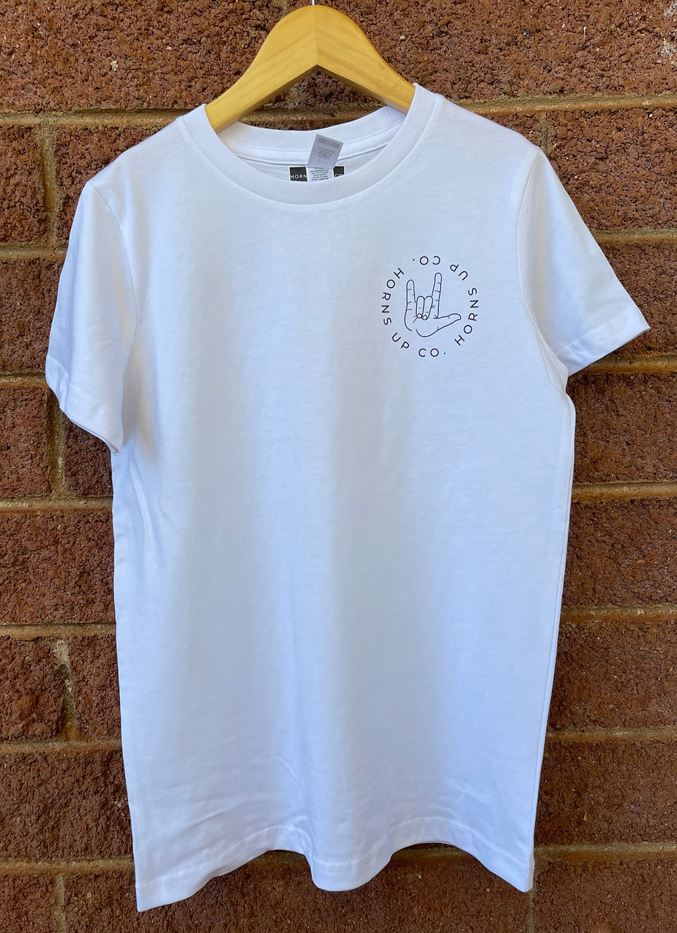 Thumbnail: Circle staple - White tee