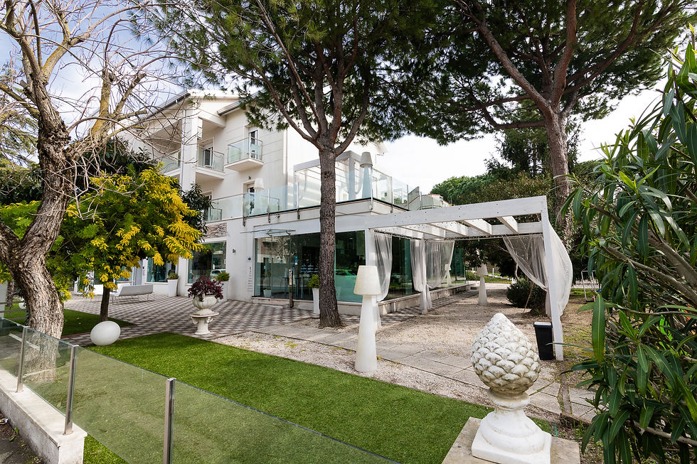 esterno hotel 8