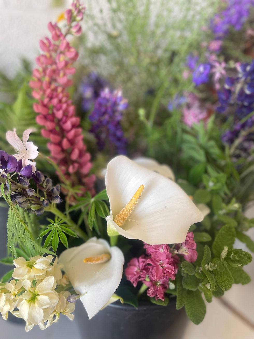 Thumbnail: DIY bucket of seasonal flowers