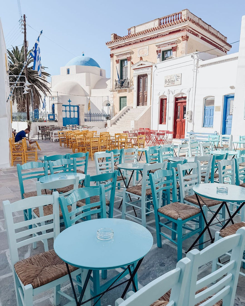 Pano Piazza op Serifos, een kleurrijk plein met de leukste restaurantjes