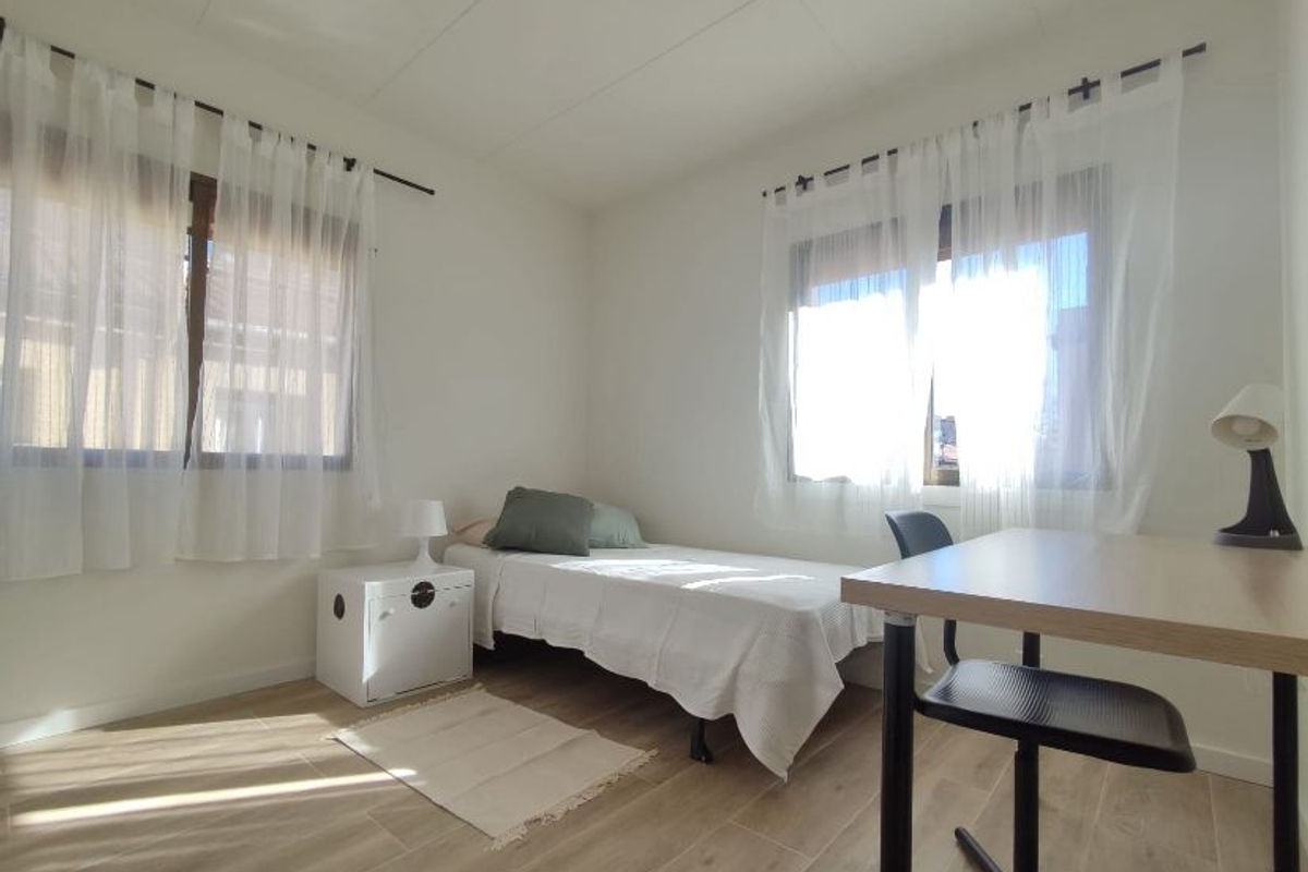 3 beautiful Rooms in shared flat for girls with Gardens — photo 2