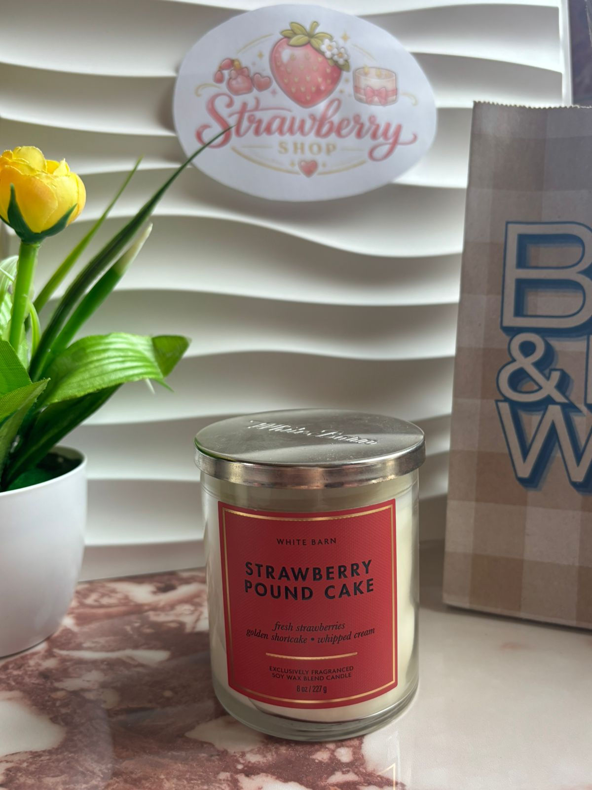 Strawberry Pound Cake -Vela