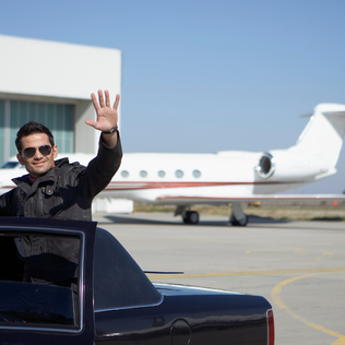 Book Your Next Airport Limo Toronto with M & M Limousine