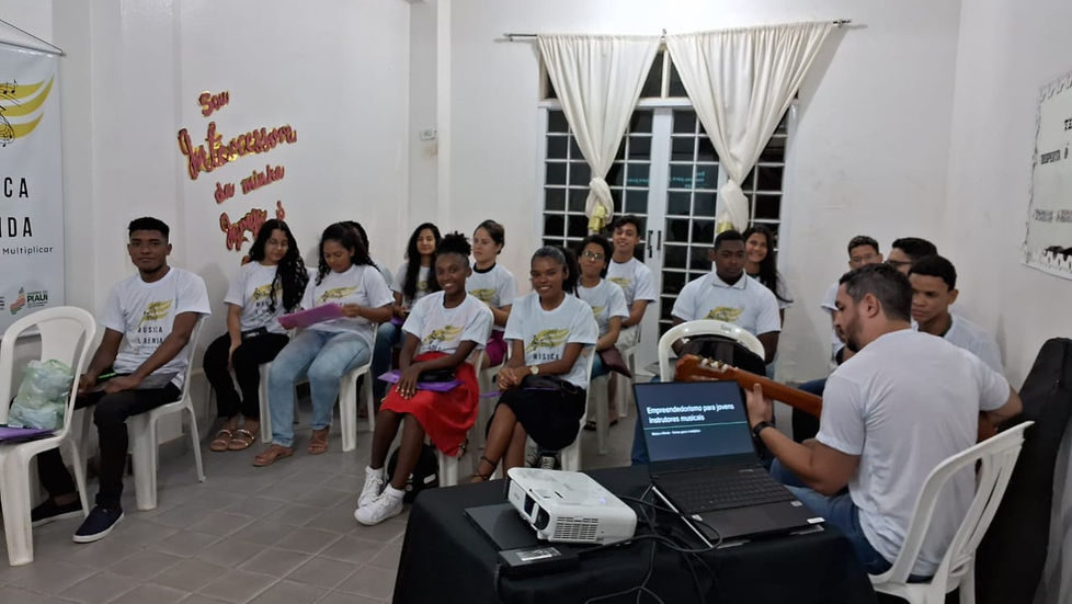 ASAFE Oeiras promove palestras sobre empreendedorismo para jovens instrutores dos cursos de violão, guitarra, bateria, teclado e contra baixo