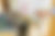 Tavolozza con colori ad olio, allieva prepara i colori prima di iniziare a dipingere un quadro.