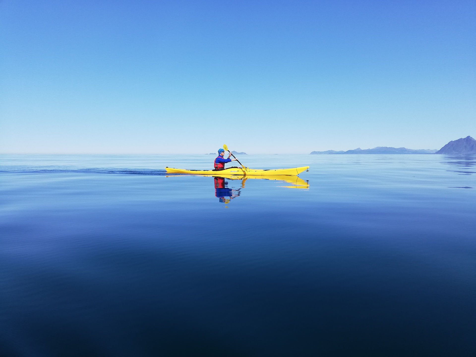 Calm waters kayaking in Lofoten 