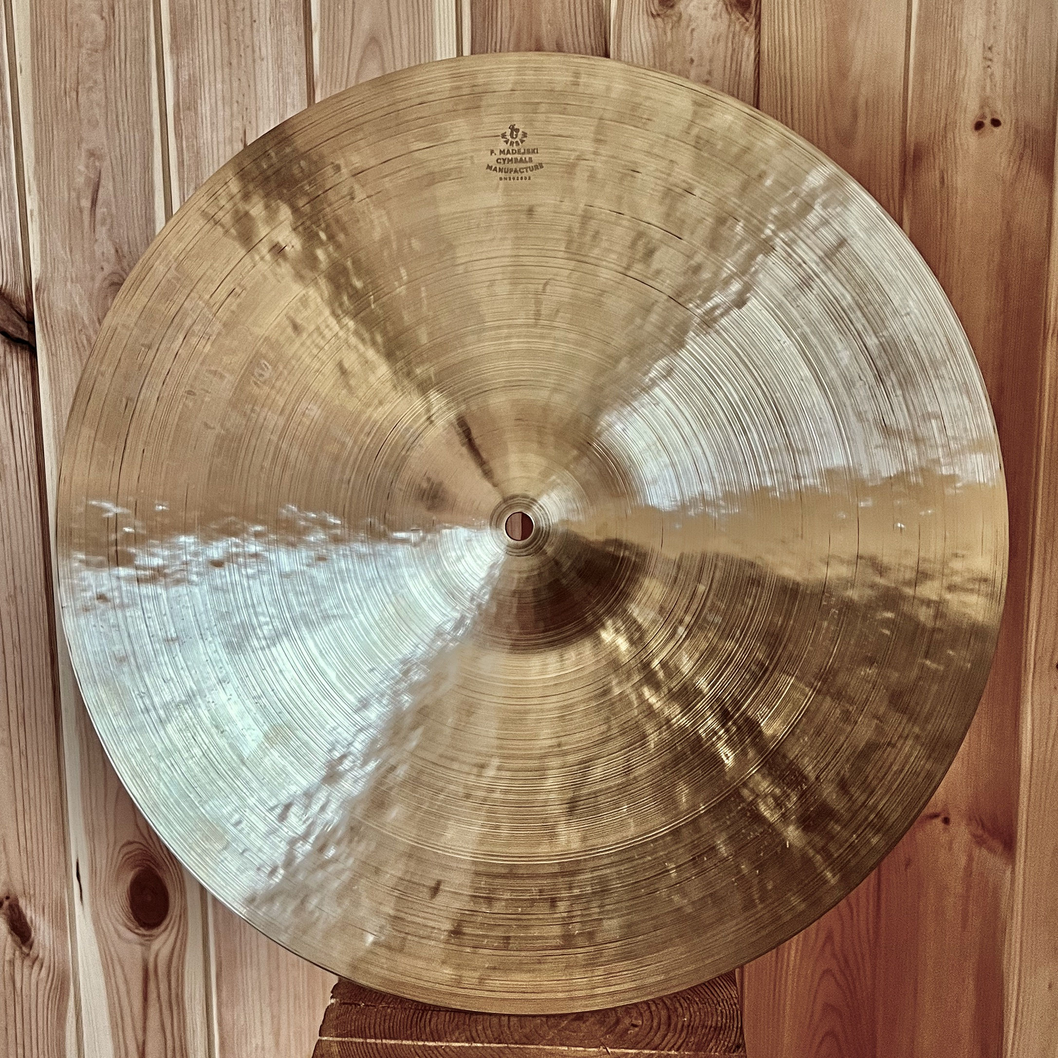 18” (461 mm) Crash / Ride, 1102 grams, B20