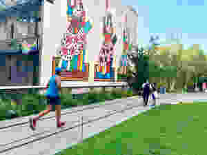 Art exhibits a long the length of the High Line