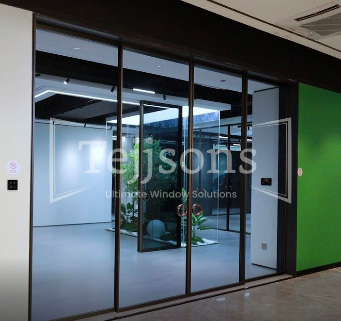 Modern glass sliding doors with Tejjsons branding.