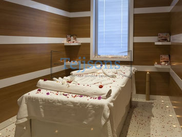 Massage bed with integral blinds in a spa room