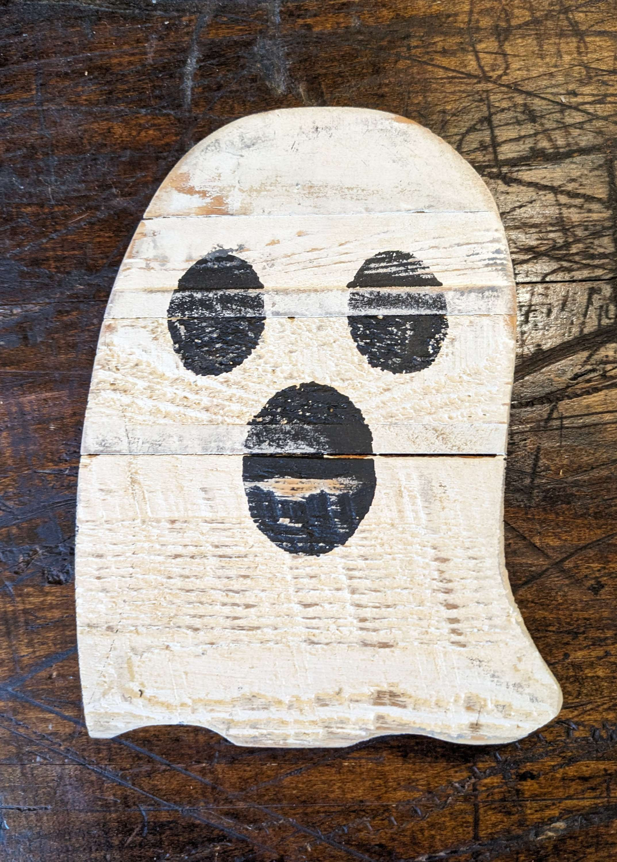 Large Ghost Shelf Sitter 