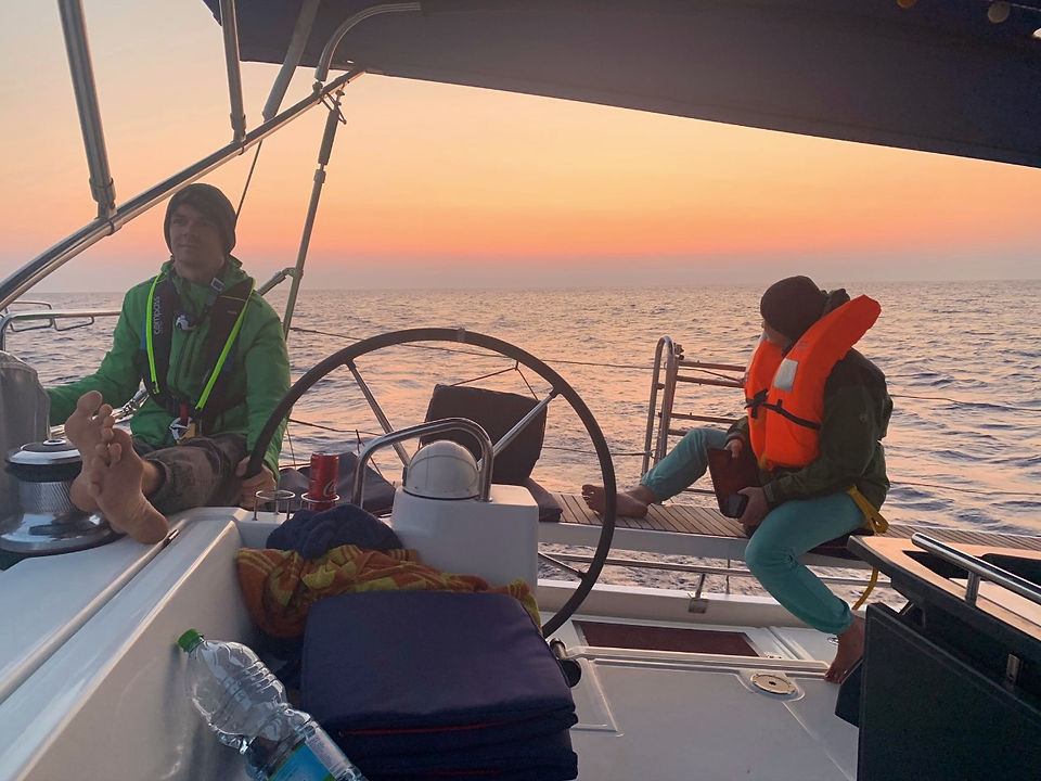 Segeln in den Sonnenaufgang