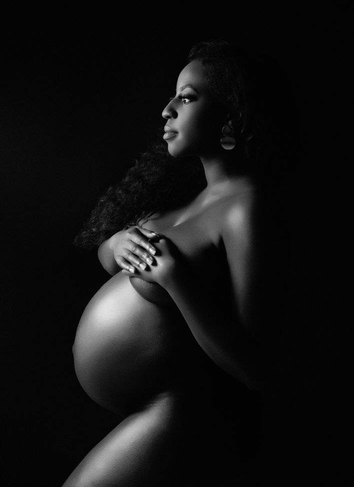 black and white nude maternity photoshoot