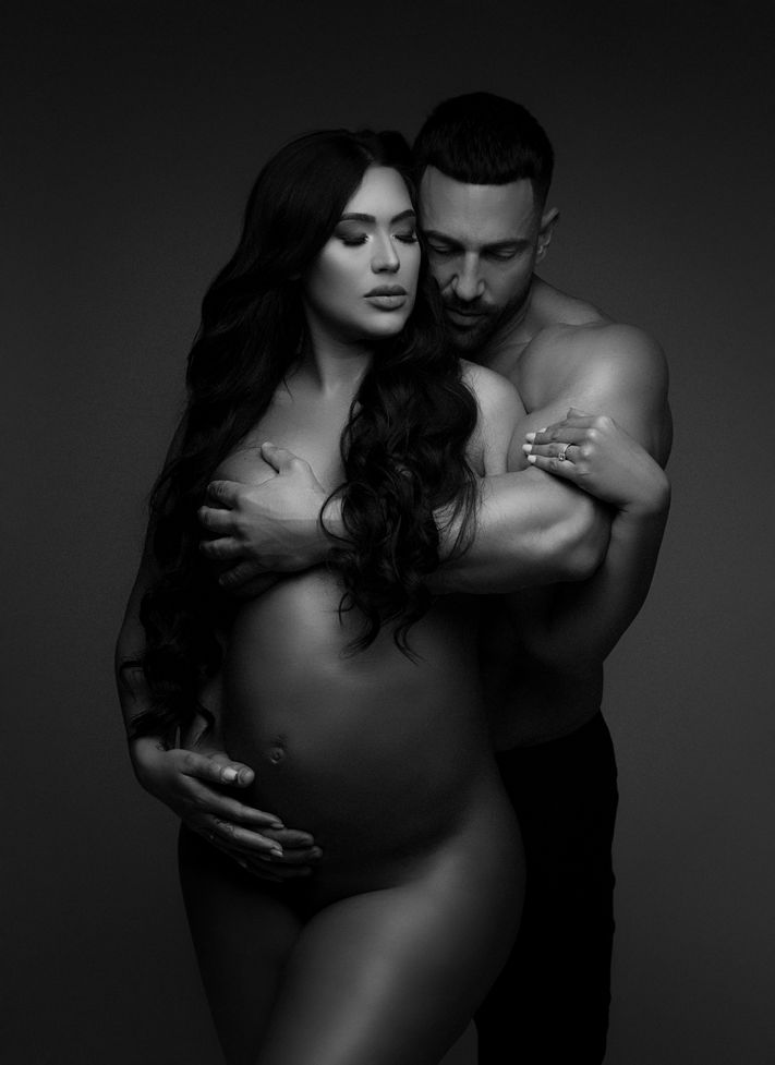 black and white maternity photos 