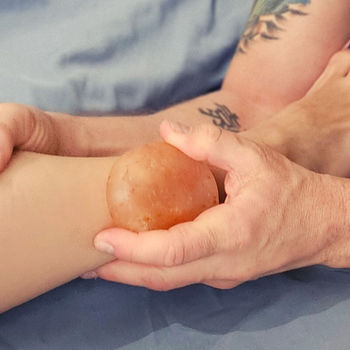 salt stone massage