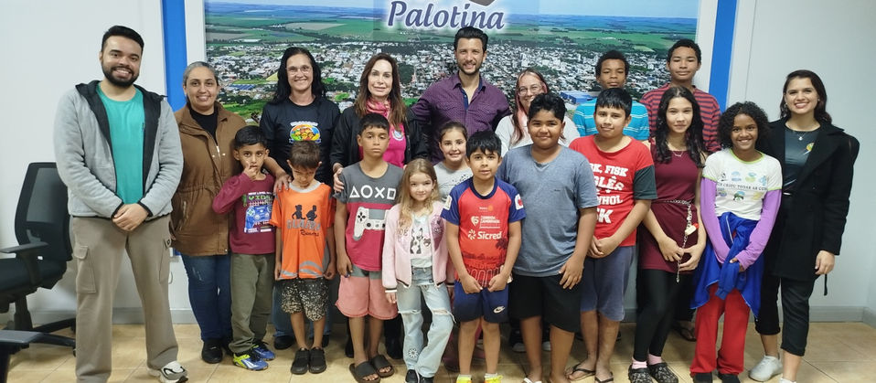 Alunos da Unidade Conviver visitam Prefeitura e conhecem ações da Administração Municipal