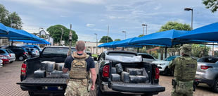 BPFRON E POLÍCIA FEDERAL APREENDEM 535 QUILOS DE MACONHA EM MERCEDES-PR