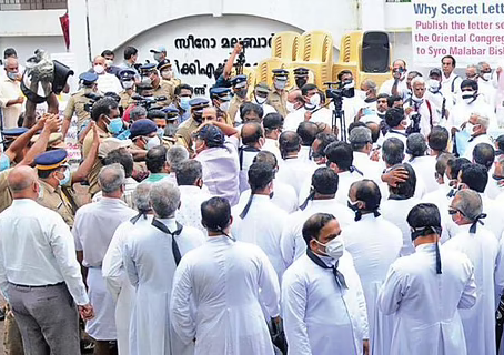 VERSUS POPULUM : Protests intensify across Syro Malabar Church in India