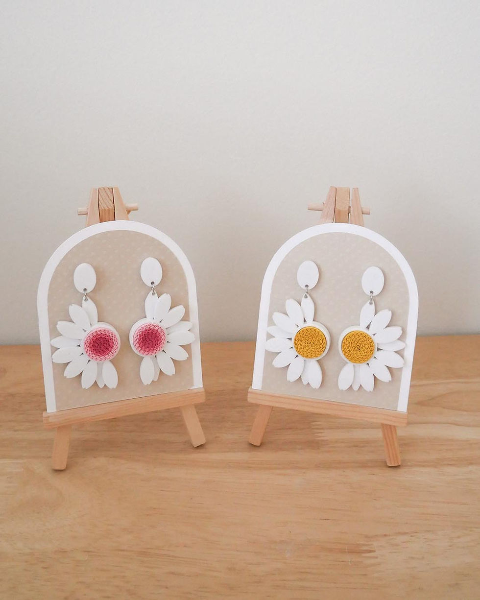 Thumbnail: Half a daisy in yellow