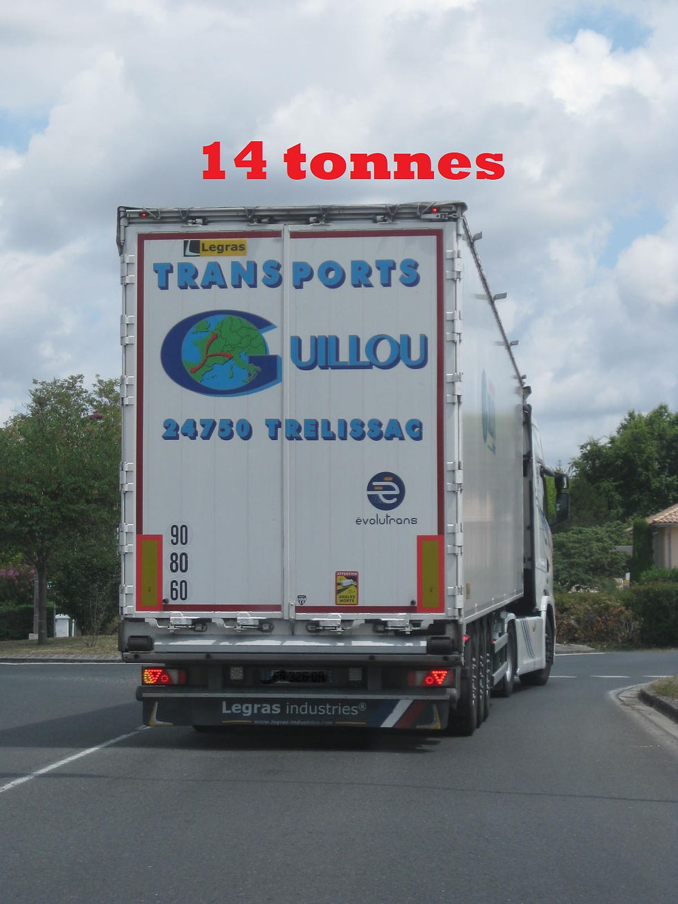 Merci au transports Guillou et à son chauffeur...