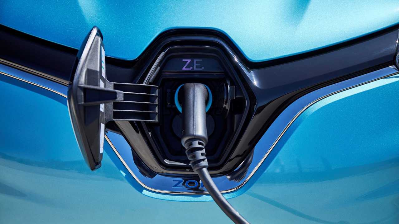 Carro elétrico tem perda de até 30% durante a recarga em tomada residencial content media