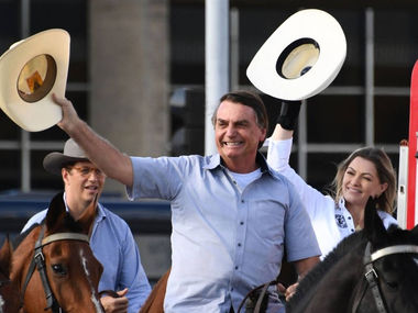 "Sou imorrível, imbrochável e também sou incomível", diz Bolsonaro