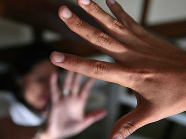 Mãe dava anticoncepcionais para filha não engravidar dos estupros do padrasto