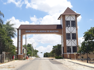 Em Martins, população comenta falta de transparência com casos de Covid no município