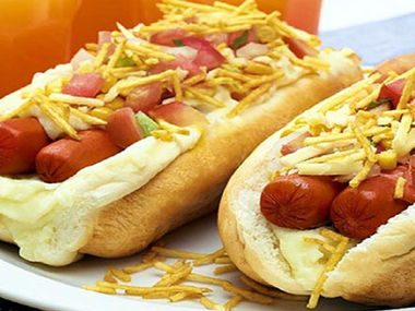 Comer um cachorro-quente pode diminuir 36 minutos de vida, diz estudo