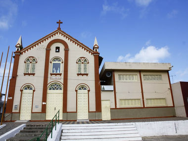 Bandidos assaltam casa paroquial e levam parte do dinheiro da festa do padroeiro