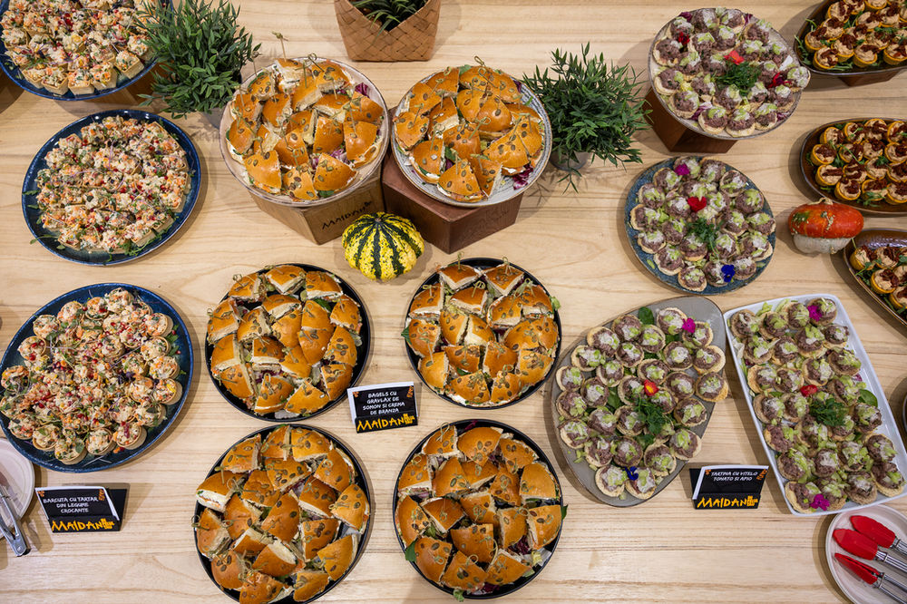 Catering pregătit pentru participanți