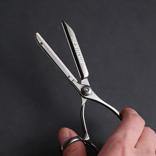 Navigator Blade™: Replaceable Blade Hair Scissors | nesncux