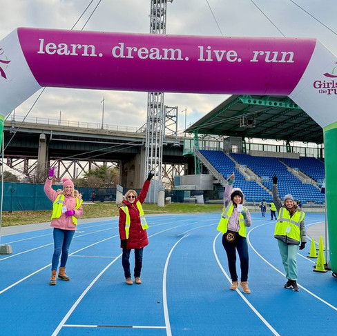 Give Back Girls Michelle, Arlene, Angie, and Johanna at Girls on the Run NYC Winter run
