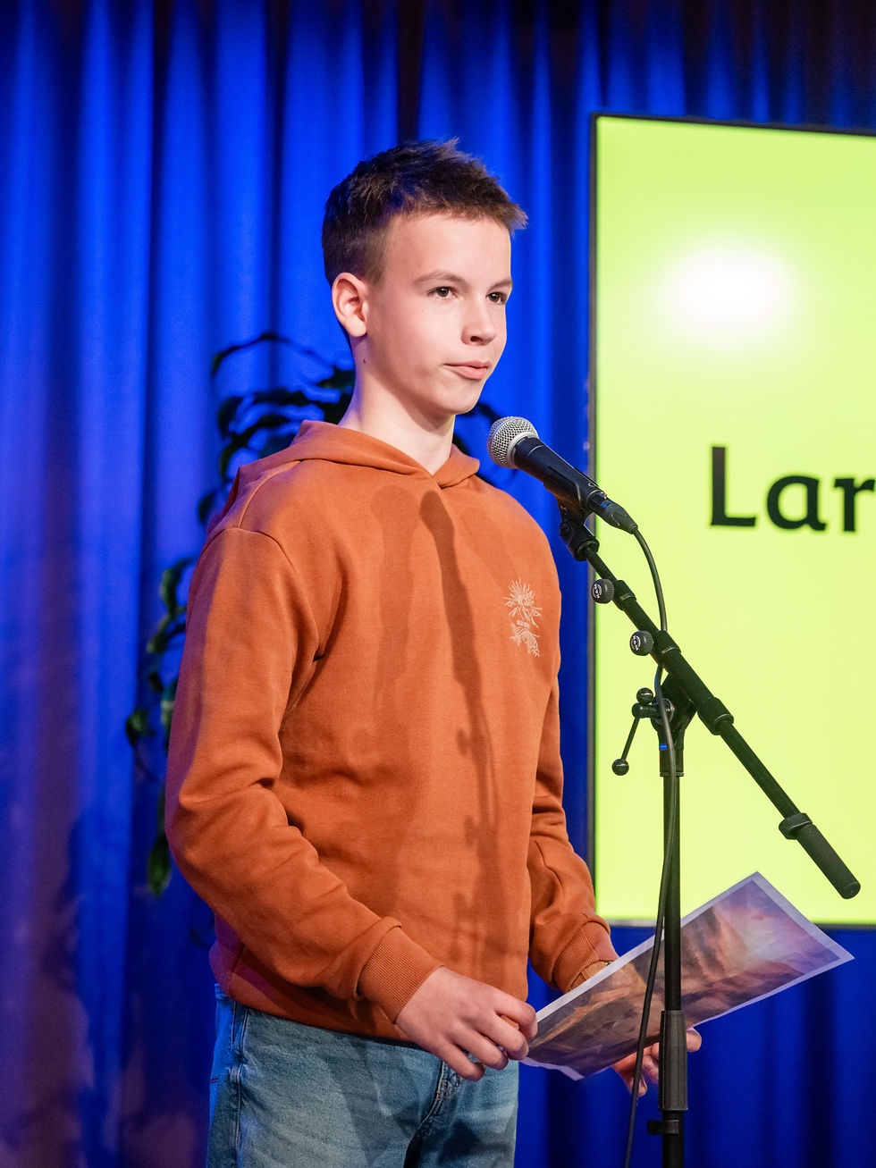 Jonge Stadsdichter Lars van Winden - Fotograaf_ Martijn Beekman _edited.jpg