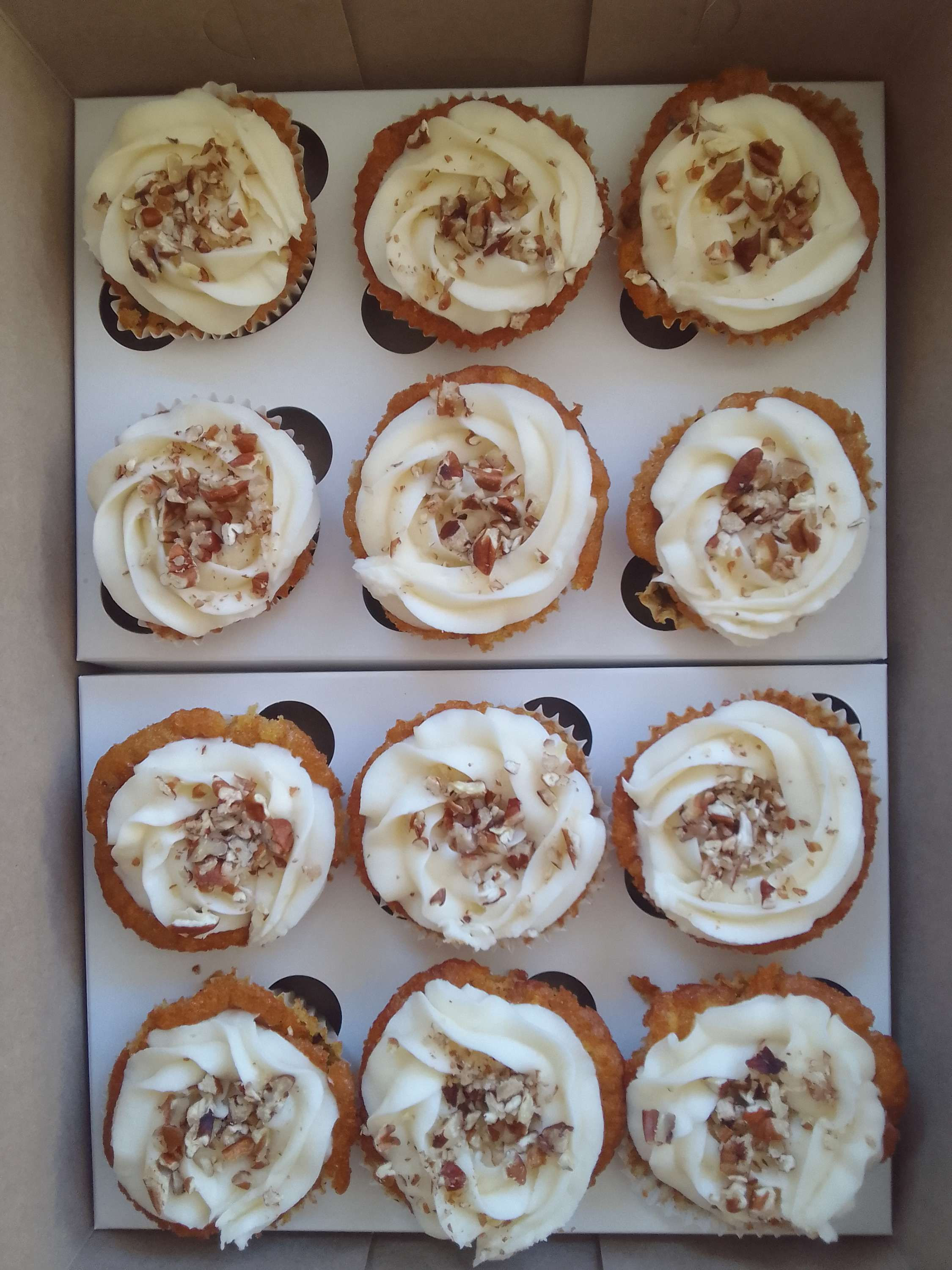Carrot cake cupcakes (24)
